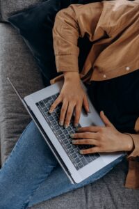 Optimizuokite savo erdvę pasirinkdami ir naudodami LED stalines lemputes