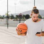 TOP 3 būdai, kaip krepšinio fanai naudoja telefoną per rungtynes