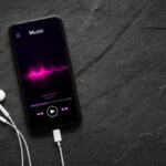 Muzikos atsisiuntimas į telefoną teisiniai būdai ir platformos