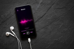 Muzikos atsisiuntimas į telefoną teisiniai būdai ir platformos