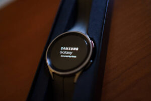 Samsung laikrodžių WearOS sistema privalumai ir trūkumai
