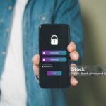 Slaptažodžių saugojimas telefone Chrome prieš Samsung Pass