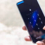 Telefono ekrano užrakto kodų saugumas biometrija prieš PIN