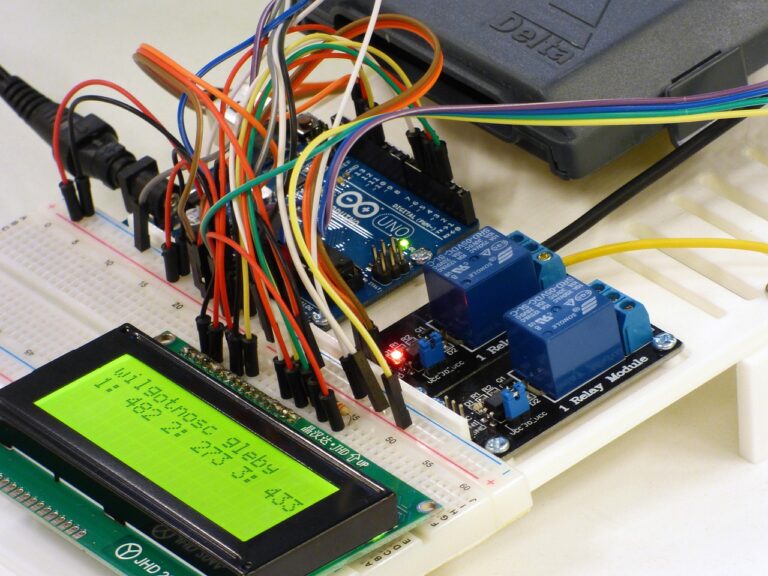 Arduino projektai pradedantiesiems 2026