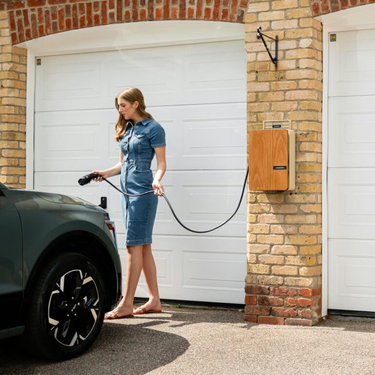Elektromobilio įkrovimas namuose: kiek kainuoja