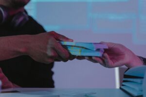 Kaip susigrąžinti pavogtus pinigus iš banko