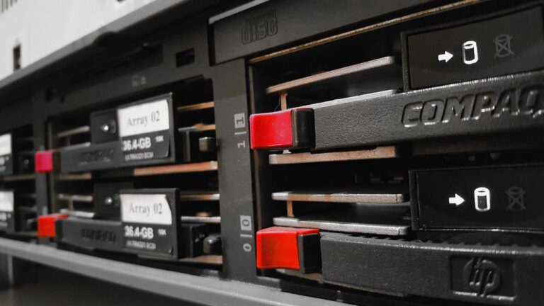 NAS serveris namams: Synology vs QNAP vs Ugreen