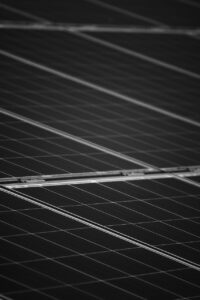 Saulės elektrinė ir elektromobilis: kombinacija