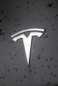 Tesla Model Y vs BYD Seal: kuris geresnis Lietuvoje