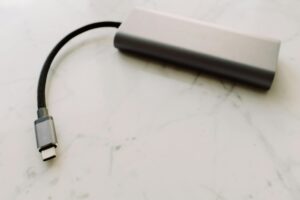 USB-C 4 vs Thunderbolt 5: skirtumai