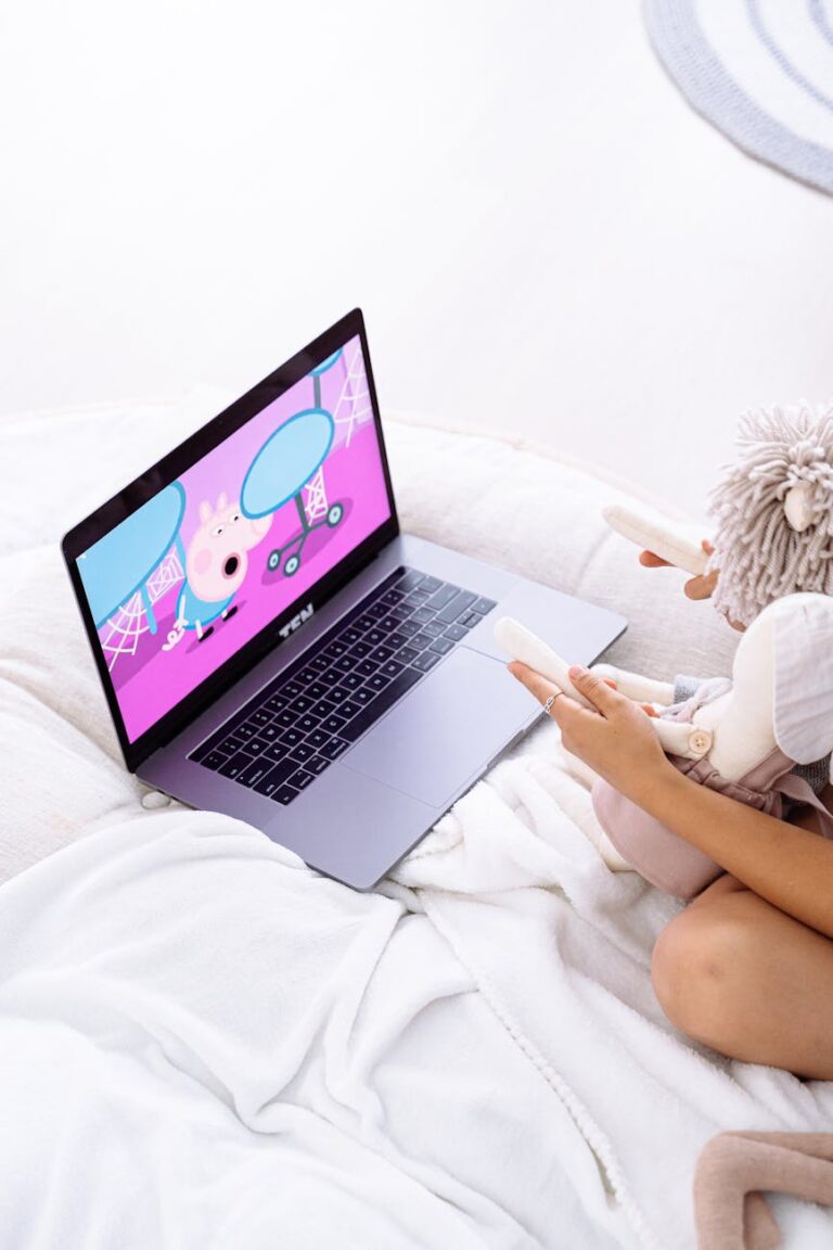 YouTube Kids vs Disney+ vaikams