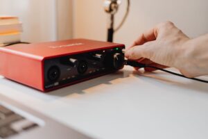 Audio interface pradedantiesiems: Focusrite vs Universal Audio