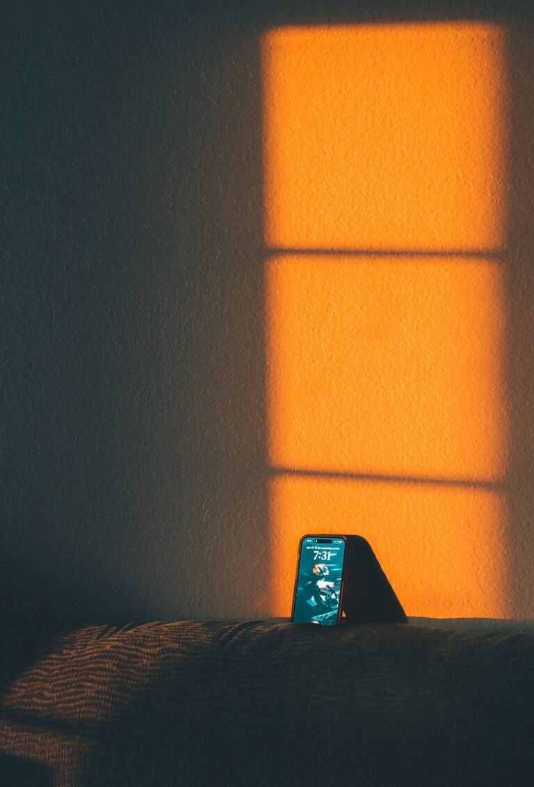 F.lux vs Windows Night Light vs macOS Night Shift