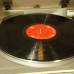 Kaip klausytis vinilų 2026: fonografų pirkimas