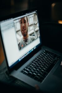 Loom vs Vidyard: video pranešimai darbe