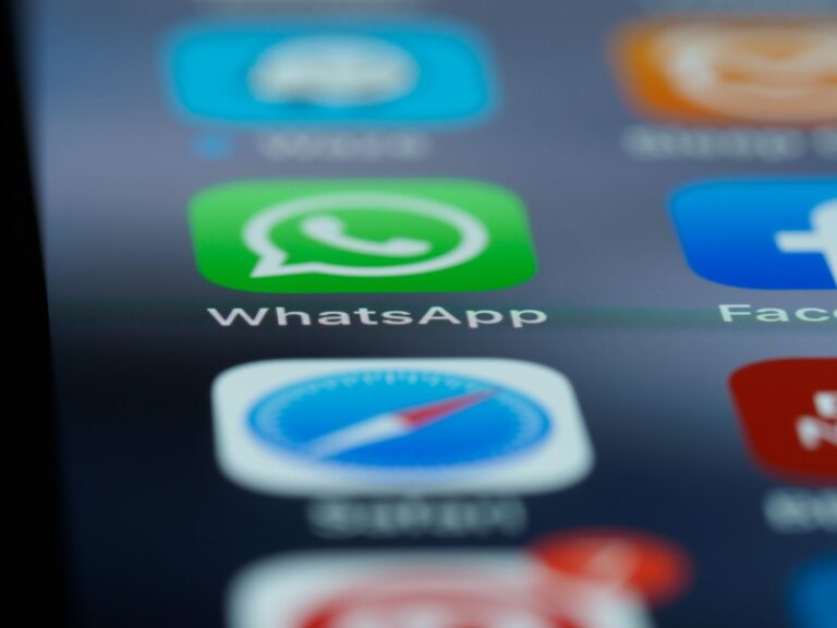 Signal vs Telegram vs WhatsApp: privatumas 2026