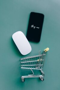 TikTok Shop vs Instagram shopping: e-komercija