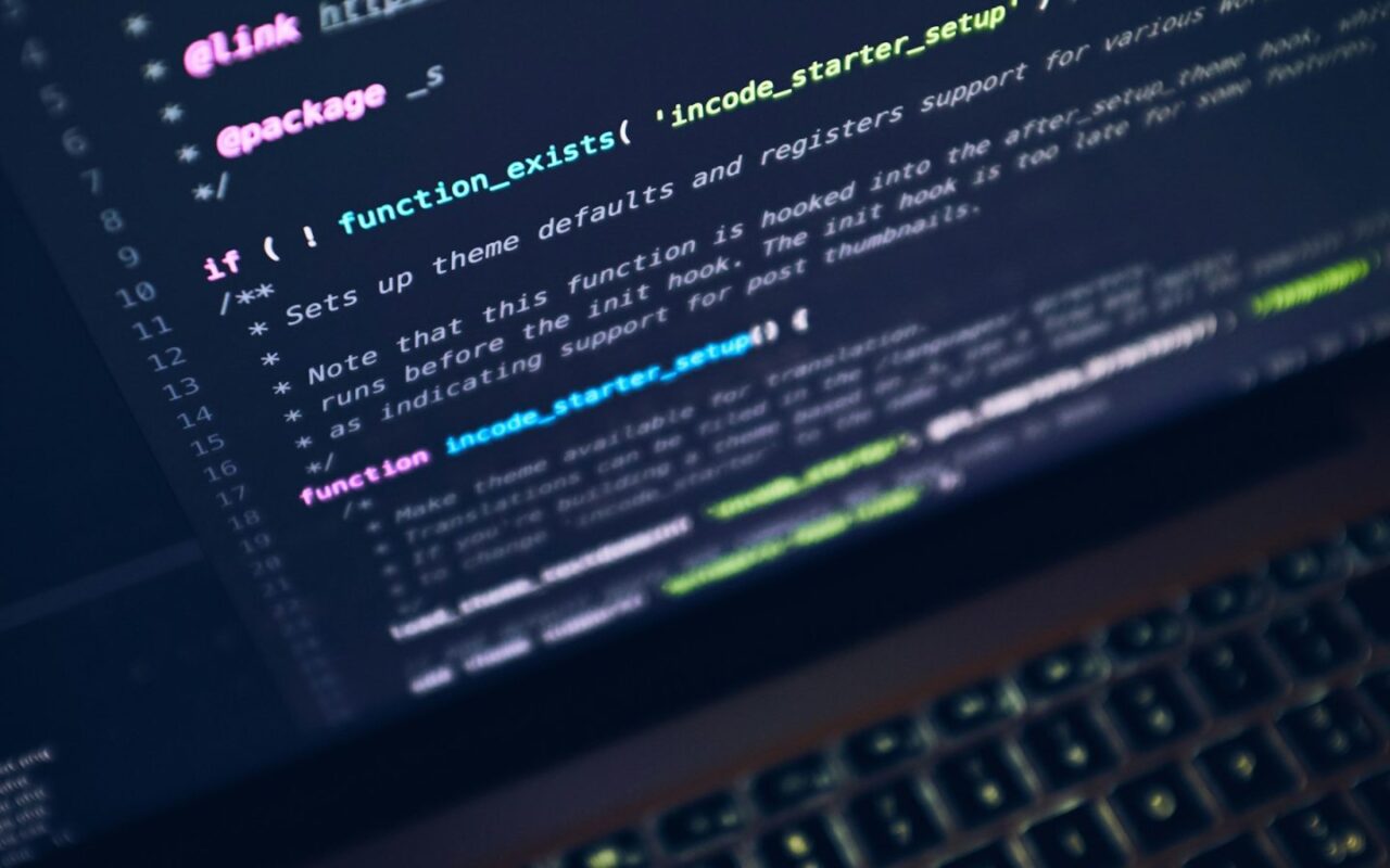 Cursor platformoje nulaužtas oficialus Anthropic Claude plėtinys: pavojus iki 5 000 programuotojų