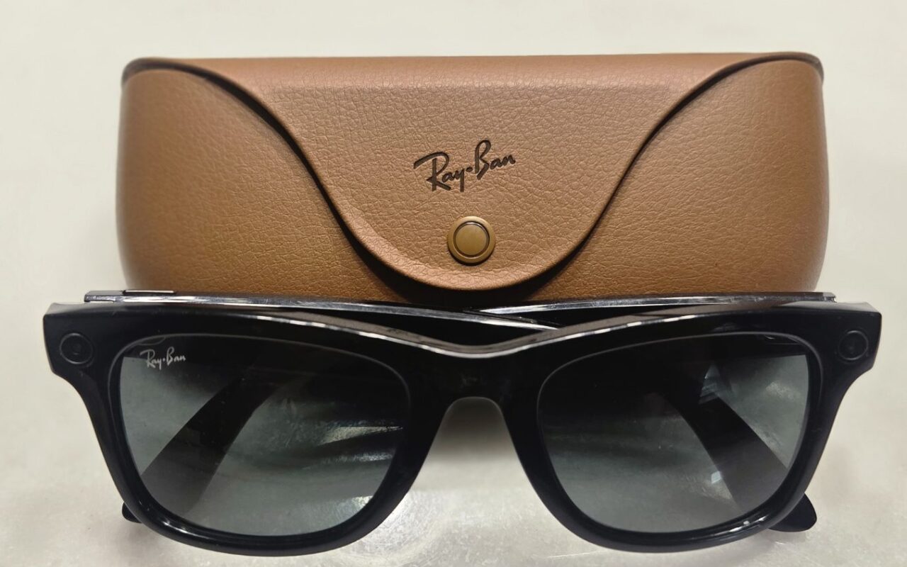 Ray-Ban Meta akiniai įrašinėjo pokalbius be komandos „Hey, Meta“; bendrovė teigia klaidą ištaisiusi